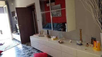 Apartment, Multiple Beds | Bathroom | Shower, hair dryer, towels