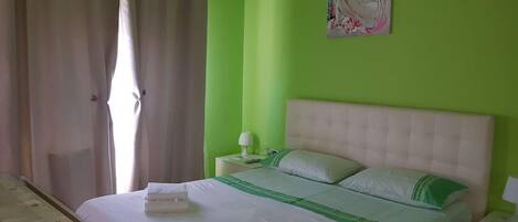 Apartment, Mehrere Betten | 3 Schlafzimmer, kostenloses WLAN, Bettwäsche