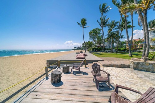 Beachfront Studio at Kite Beach | Walk-Out Access | Sleeps 4 | Fast WiFi