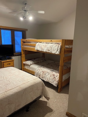 4 chambres, fer et planche à repasser, accès au Wi-Fi (inclus)