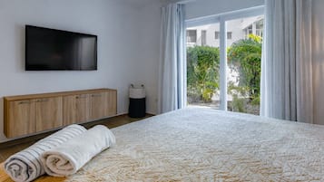 2 bedrooms, iron/ironing board, free WiFi, bed sheets