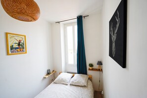 3 habitaciones, caja de seguridad en la habitación y escritorio 