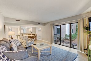 TV - Newly Updated, Ground Floor, 2 bed/2bath, (Fernandina Beach)