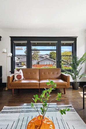 TV, table tennis - HGTV Featured Modern Craftsman Mins2Beach+GameRm (Long Beach)