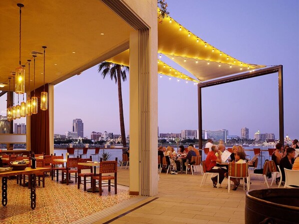 Outdoor dining - HGTV Featured Modern Craftsman Mins2Beach+GameRm (Long Beach)