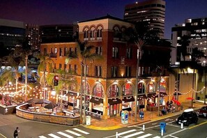 Exterior - HGTV Featured Modern Craftsman Mins2Beach+GameRm (Long Beach)