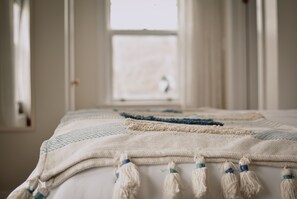 Cortinas blackout, tabla de planchar con plancha y wifi gratis 