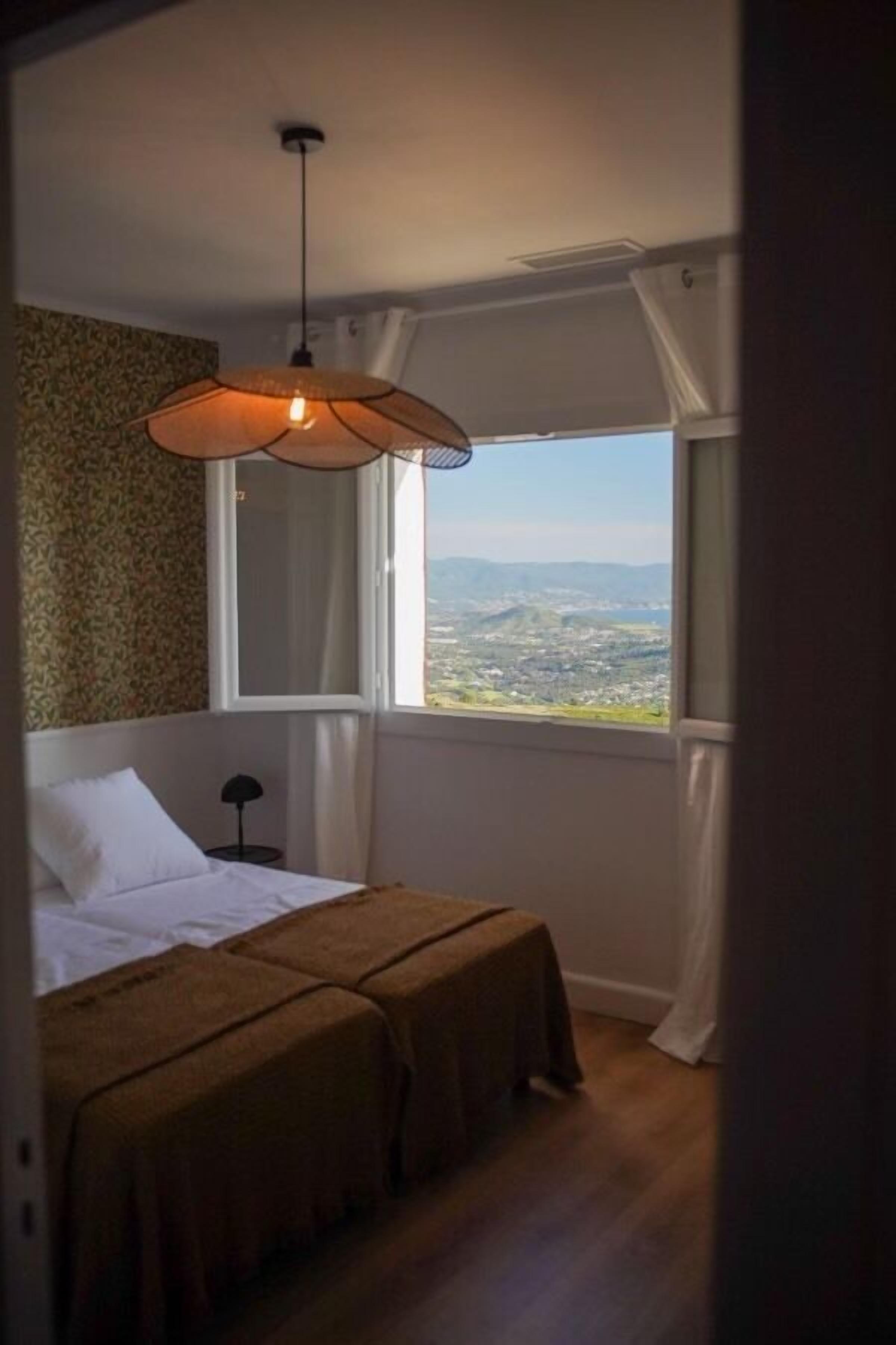 3 bedrooms, desk, soundproofing, iron/ironing board