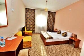 Standard Double Room | Free WiFi, bed sheets