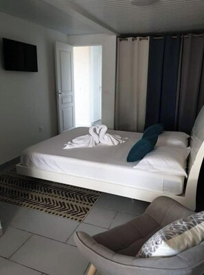 1 chambre, fer et planche à repasser, Wi-Fi gratuit, draps fournis
