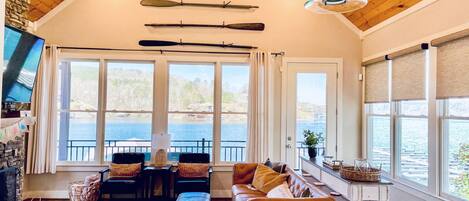 Smart TV, fireplace, DVD player, books