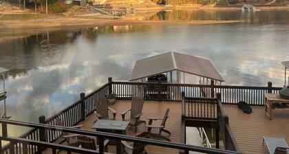 Waterfront family home on Smith Lake