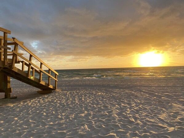 Beach nearby, sun loungers, beach towels