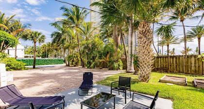 2 bed 2bath Beach 1 min walk keyless entry DOG ok Free Parking