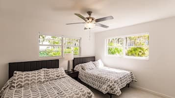 2 dormitoris, planxa i posts de planxar i un bressol de viatge