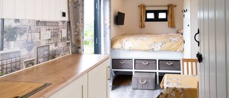 1 makuuhuone, ilmainen Wi-Fi, vuodevaatteet