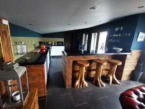 冰箱、微波炉、烤箱、炉灶