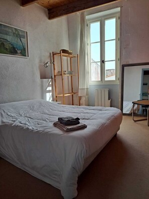 4 slaapkamers, een strijkplank/strijkijzer, reisbedje, wifi