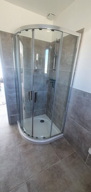Shower, hair dryer, toilet paper - Very nice new house for 4 people (Vallon-Pont-d'Arc)