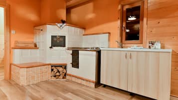 Luxury Chalet | Private kitchen | Full-size fridge, stovetop, cookware/dishes/utensils, spices