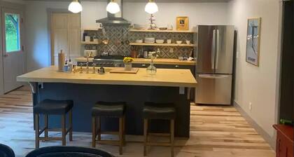 Beautiful Secluded Maple Corner Cottage Near Curtis Pond! Ski, Swim, Hike, Bike!