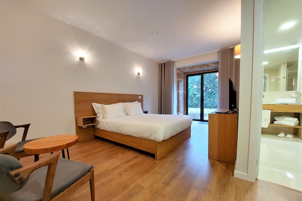 Bàn, khu vực làm việc phù hợp cho laptop