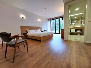 高級雙人房, 1 張加大雙人床, 露台, 花園景觀 | 書桌、筆電工作空間、免費無線上網、床單