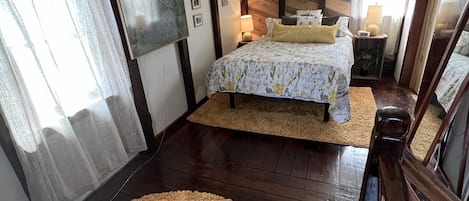 1 bedroom, desk, free WiFi, bed sheets