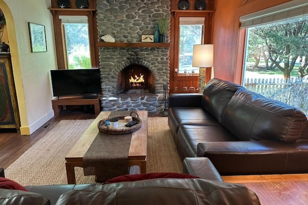Living room with new leather sofas, Smart TV and fireplace for chilly nights.