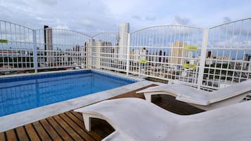 Quarto conforto | Piscina | Piscina externa