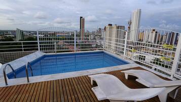 Quarto conforto | Piscina | Piscina externa