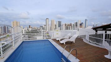 Quarto conforto | Piscina | Piscina externa