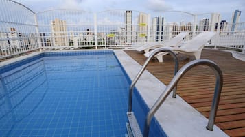 Quarto conforto | Piscina | Piscina externa