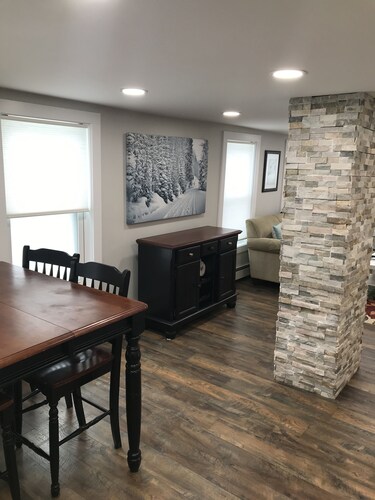 Newly Renovated Condo- 15 minutes from Sunday River (Pet-Friendly!)