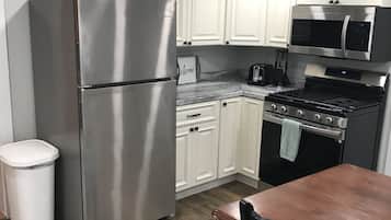 Fridge, microwave, oven, coffee/tea maker