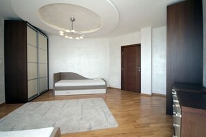 2 bedrooms, iron/ironing board, travel crib, free WiFi