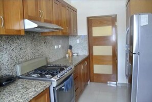 Mikrowelle, Wasserkocher mit Kaffee-/Teezubehör