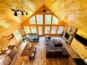 Smart TV, fireplace, ping pong, books - Pet-Friendly Lakeside Cottage w/ Kayaks and Canoe! (Stone Lake)