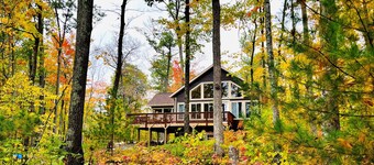 Pet-Friendly Lakeside Cottage w/ Kayaks and Canoe!