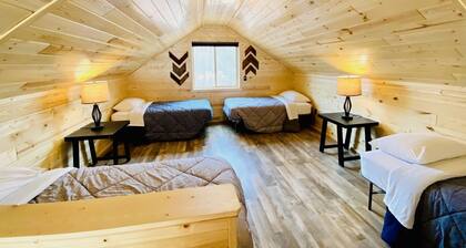 Pet-Friendly Lakeside Cottage w/ Kayaks and Canoe!