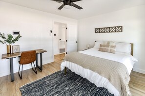 4 bedrooms, iron/ironing board, WiFi, bed sheets