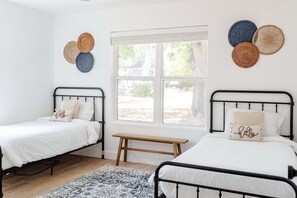 4 chambres, fer et planche à repasser, Wi-Fi, draps fournis