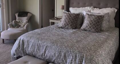 Sunny Studio Suite near Marin General, Larkspur Ferry & Trails