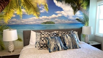 5 quartos, escrivaninha, ferros/tábuas de passar roupa, berço de viagem