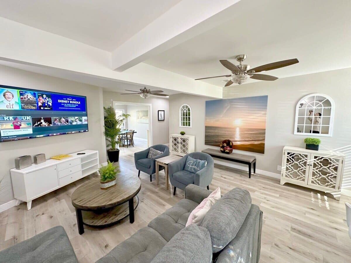 电视、电子游戏、书、办公室