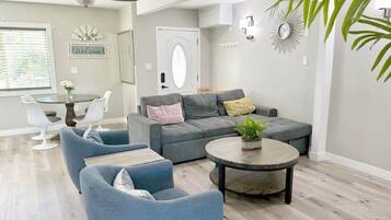 TV, videogiochi, libri, studio