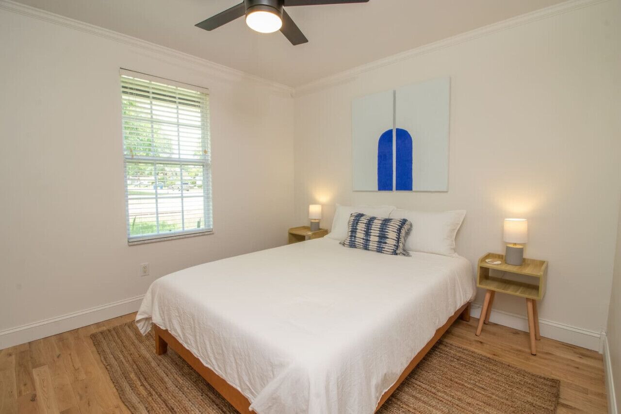 3 bedrooms, desk, iron/ironing board, travel crib