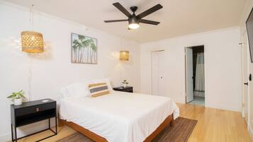 3 Schlafzimmer, Schreibtisch, Bügeleisen/Bügelbrett, Reisekinderbett