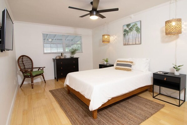 3 dormitoris, escriptori i planxa i posts de planxar 