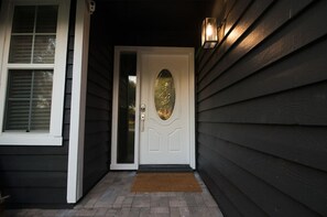 Exterior detail - *Update * New Game Room, near Navy Base and Beach! (Atlantic Beach)